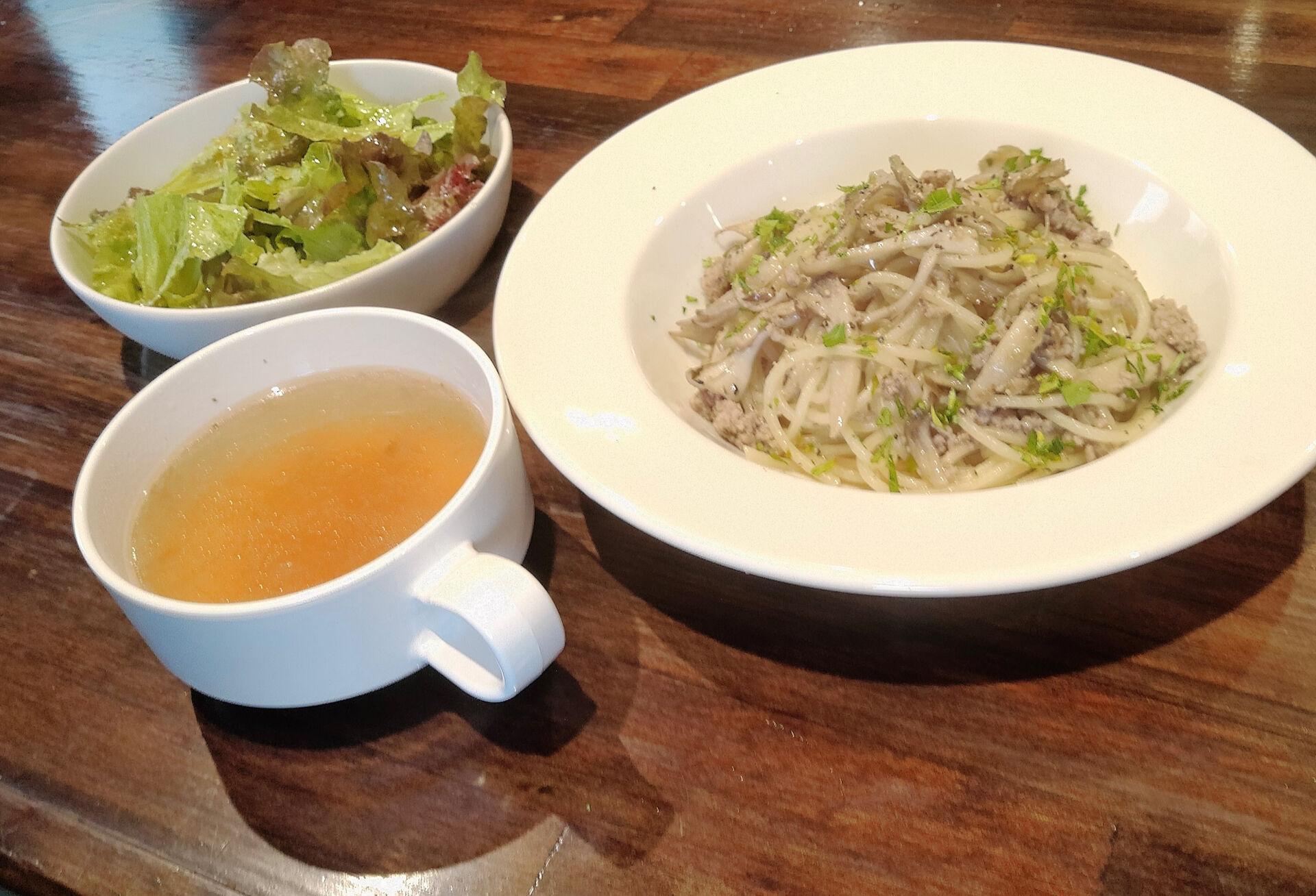 🍄 松本市で秋の味覚を楽しむなら、キノコとサルシッチャのボス